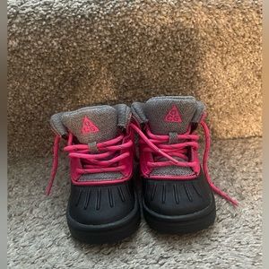 Nike Toddler Girls Woodside Boots - Pink Foil, Black, Cool Gray - Size 4.5c